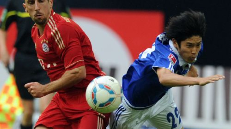 Vai Franks Riberī (pa kreisi) un "Bayern" arī šoreiz tiks galā ar Gelzenkirheni?
Foto: AFP/Scanpix