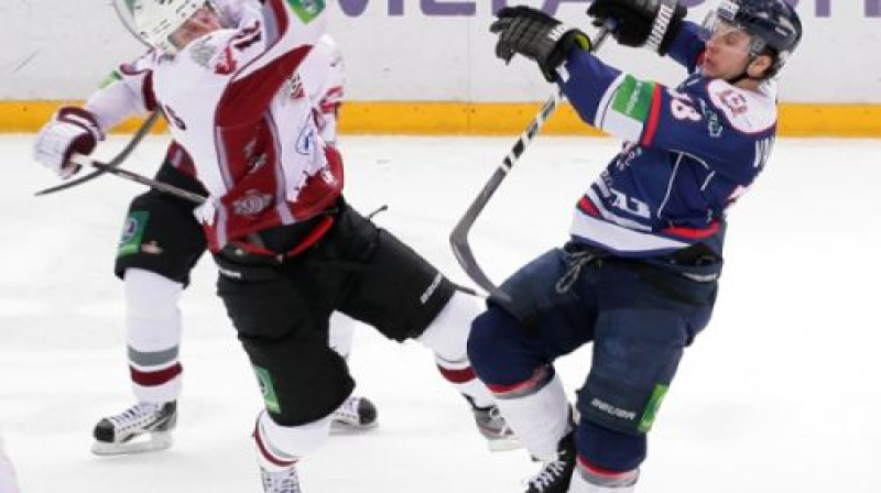 Mihails Varnakovs vakar "Torpedo" labā iemeta trīs vārtus. Viņu nespēja apturēt arī Guntis Galviņš
Foto: hctorpedo.ru