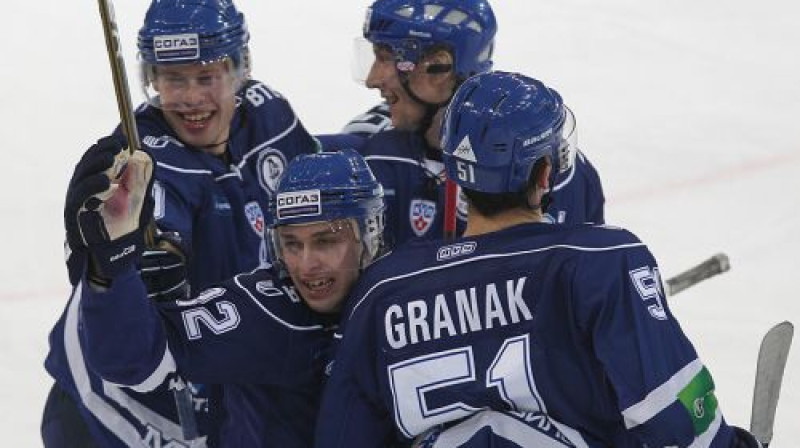 Mihails Aņisins saņem partneru apsveikumus
Foto: Aleksandrs Safonovs, championat.com