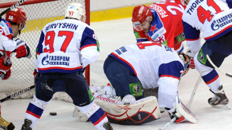 Niklass Persons izlīdzina rezultātu
Foto: www.cska-hockey.ru