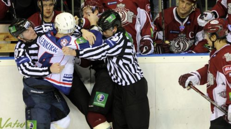 Džeimijs Lundmarks nekautrējās provocēt pretiniekus
Foto: Romāns Kokšarovs, Sporta Avīze, f64