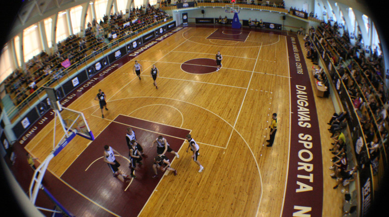 "VEF Rīgas skolu superlīgas" čempioni tradicionāli tiks kronēti Rīgā, "Daugavas" sporta namā. Šosezon - 5. aprīlī
Foto: Renārs Buivids