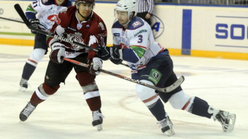 Niklass Luseniuss cīņā pret "Torpedo"
Foto: Romāns Kokšarovs, Sporta Avīze, f64