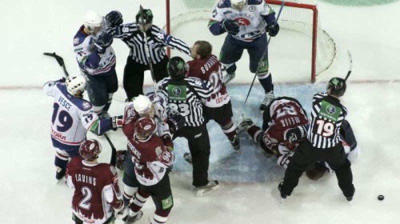 Kaujinieciskā "Dinamo" ceturtā maiņa
Foto: Romāns Kokšarovs, Sporta Avīze, f64