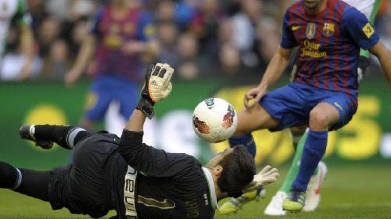 Čavi cenšas pārspēt Mario Fernandesu
Foto: AFP/Scanpix