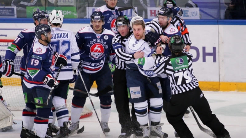 Leo Komarovs pie "Torpedo" vārtiem
Foto: hctorpedo.ru