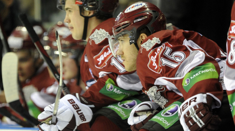 Miķelis Rēdlihs un Mārtiņš Karsums lūkojas Krievijas virzienā... 
Foto: Romāns Kokšarovs, Sporta Avīze, f64