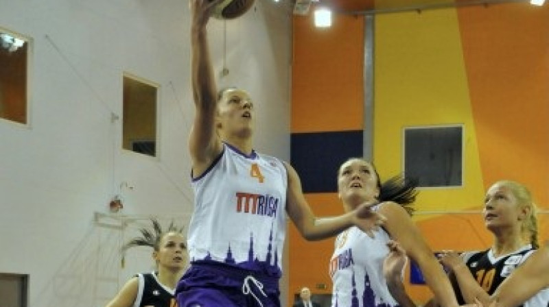 Dita Rozenberga savāca "double-double" trešajā čempionāta spēlē pēc kārtas
Foto: Romualds Vambuts, Sportacentrs.com