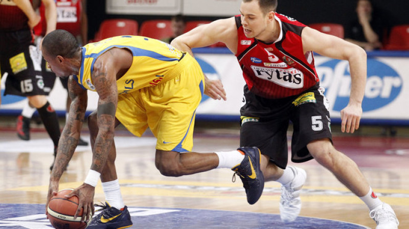 Džamars Jangs cīņā ar Steponu Babrausku pirmajā mačā Viļņā
Foto: lrytas.lt