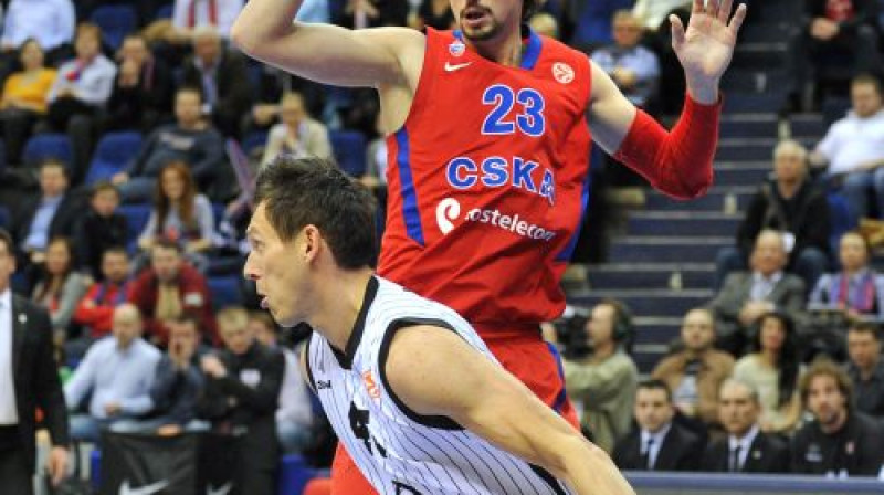 Jānis Blūms Eirolīgas ceturtdaļfinālā pret CSKA: mājās Bilbao būs krietni jāsaņemas, lai atgūtos no 0-2
Foto: AFP/Scanpix