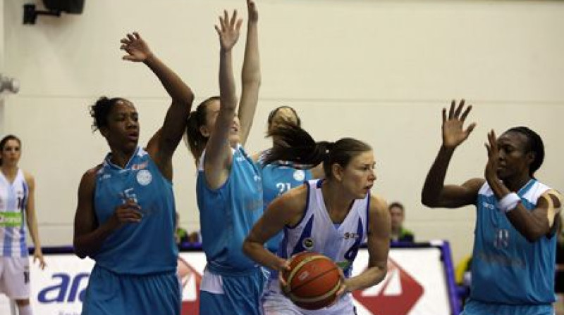 Zane Tamane spēlē pret "Antakya" komandu
Foto: www.fenerbahce.org