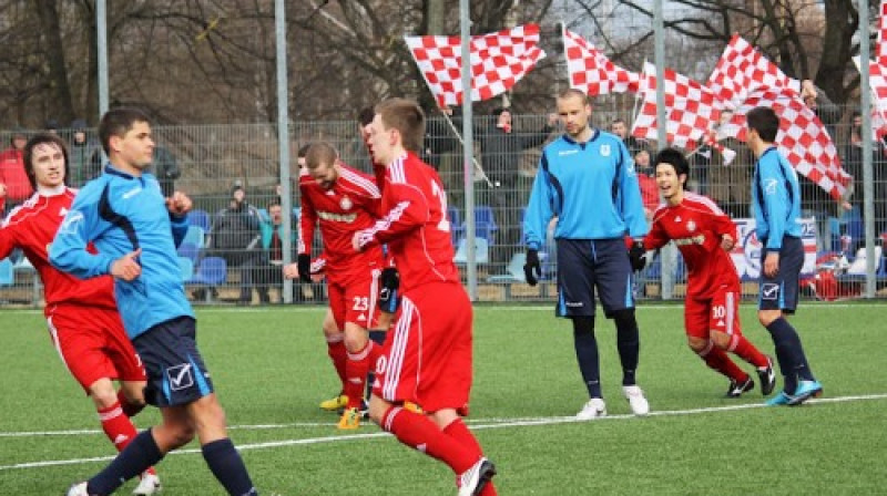 Skatītāji aiz režģa, kas gan neliedz "Skonto" uzticamākajiem faniem aktīvi atbalstīt
Foto: skontofc.lv