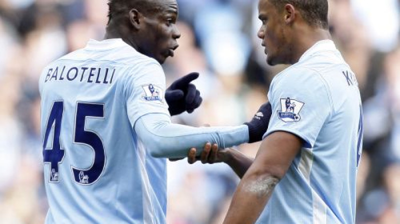 Mario Baloteli (pa kreisi) guva divus vārtus
Foto: AP/Scanpix