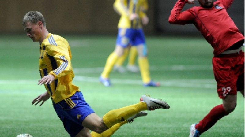 "Ventspils" uz ceļiem
Foto: R.Kokšarovs (f64)