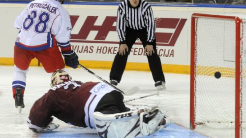 Jakubs Petružāleks realizēja abus pēcspēles metienus, atnesdams Čehijai uzvaru
Foto: Romāns Kokšarovs, Sporta Avīze, f64