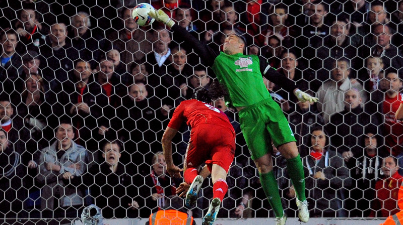Endijs Kerols pārspēj Polu Robinsonu, izraujot "Liverpool" uzvaru
Foto: AFP/Scanpix