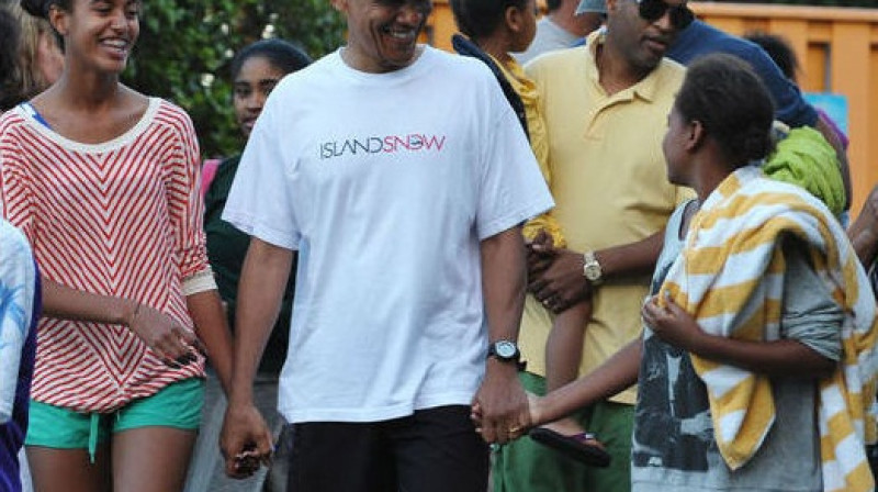 Baraks Obama ar meitām un ģimenes draugiem Ziemassvētku atvaļinājuma laikā Havaju salās
Foto: AFP/Scanpix