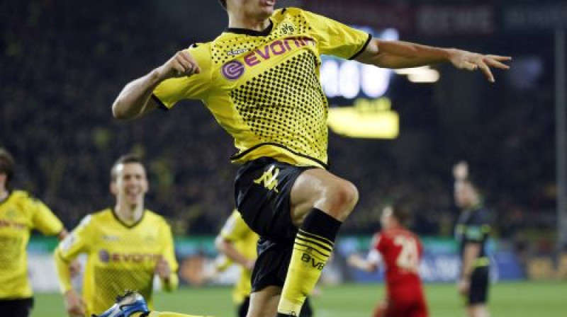 Roberta Levandovska 20. vārti sezonā nodrošināja Dortmundei uzvaru
Foto: AP/Scanpix