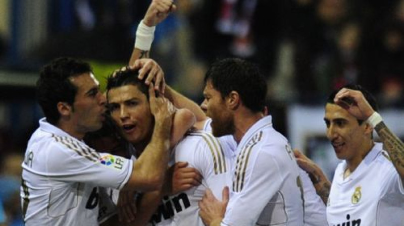 Krištianu Ronaldu saņem komandas biedru apsveikumus
Foto: AFP/Scanpix