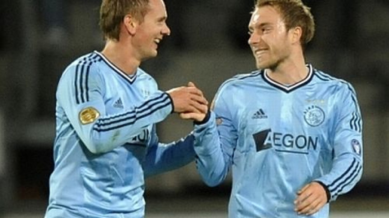 Sims de Jons (pa kreisi) guva trīs vārtus
Foto: fcupdate.nl