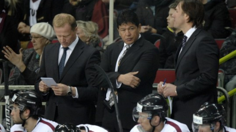 Artis Ābols,Teds Nolans un Viktors Ignatjevs ar spēlētājiem
Foto: Romāns Kokšarovs, Sporta Avīze/F64 Photo Agency