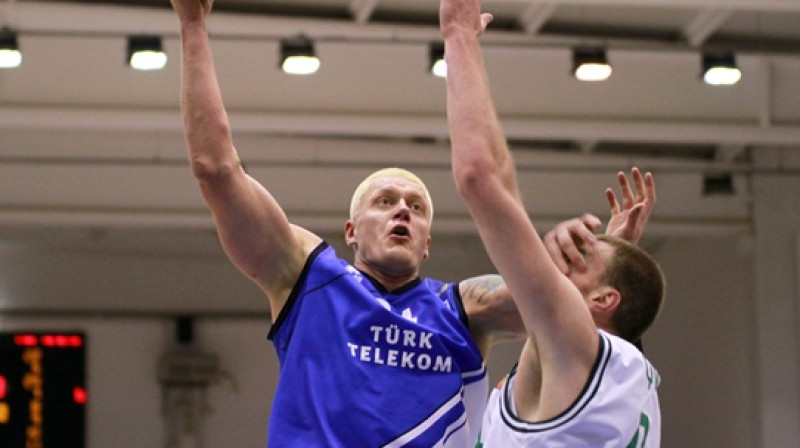 Kaspars Kambala: 22 punkti, 15 atlēkušās bumbas un uzvara Bandirmā
Foto: basketfaul.com