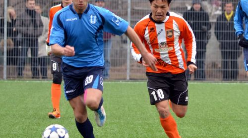 Staņislavs Pihockis ("Jūrmala") pērn pret savu šī brīža komandu "Gulbeni"
Foto: Mārtiņš Jankovskis, Sportacentrs.com