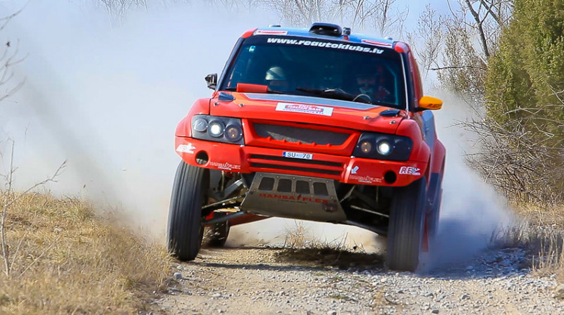 Somu rallists Tonijs Gardemeisters pie "RE Autoclub" mašīnas stūres Pasaules kausa posmā "Italian Baja"
Publicitātes foto
