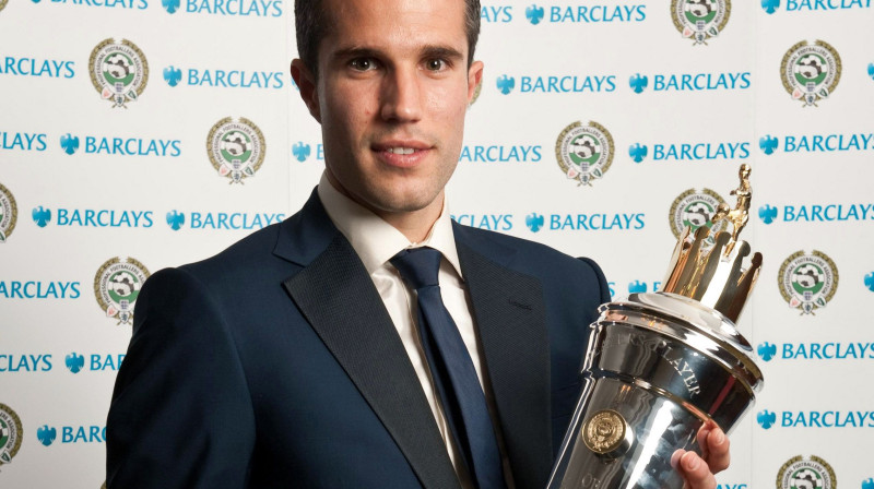 Robins van Pērsijs ar iegūto apbalvojumu 
Foto: AP/Scanpix