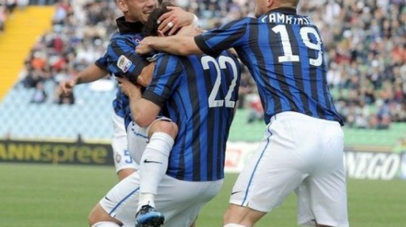 Veslijs Snaiders, Milito un Kambiasso atzīmē vārtu guvumu.
Foto: LaPresse/Scanpix