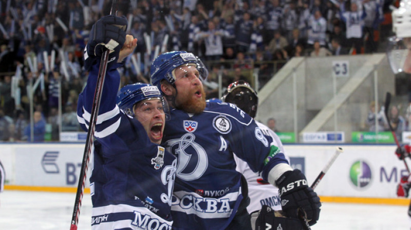 Mihails Aņisins (no kreisās)  
Foto: dynamo.ru