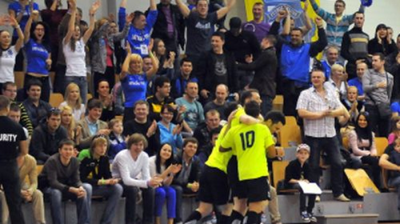 "Nikars" līksmo pēc gūtiem vārtiem Latvijas čempionāta finālsērijā
Foto: Romualds Vambuts