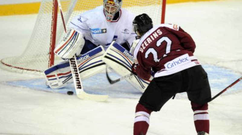 Andris Džeriņš realizēja vairākumu un panāca 2:0 Latvijas labā
Foto: Romāns Kokšarovs, Sporta Avīze, f64