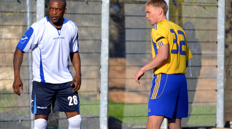 Daniels Ola ("Jūrmala") un Oļegs Timofejevs ("Ventspils")
Foto: Mārtiņš Jankovskis, Sportacentrs.com