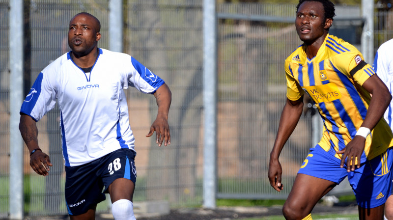 Daniels Ola ("Jūrmala", pa kreisi) un Maikls Tukura ("Ventspils")
Foto: M.Jankovskis, Sportacentrs.com