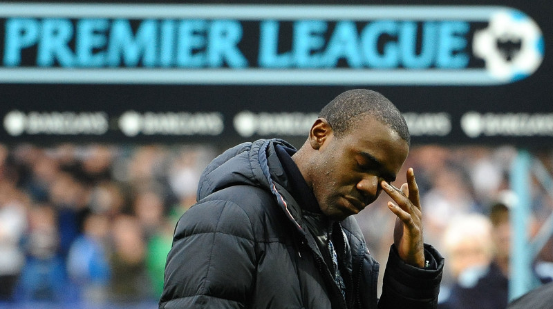 Fabriss Muamba stadionā, valdot asaras, pateicās atbalstītājiem 
Foto: AFP/Scanpix