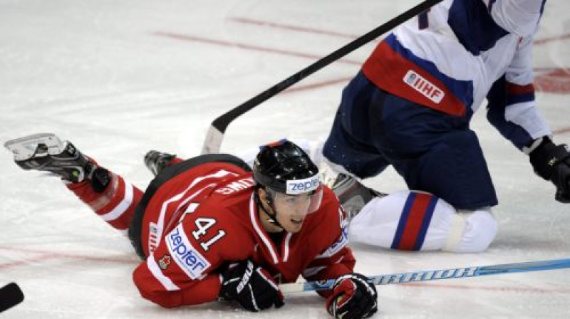 Alekss Berouzs spēlē pret Slovākiju
Foto: AFP/Scanpix