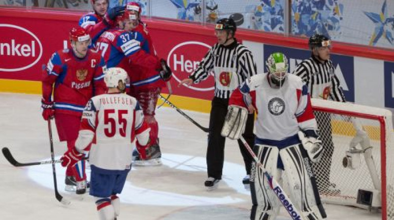 Krievi svin Nikolaja Kuļomina uzvaras vārtus
Foto: AFP/Scanpix