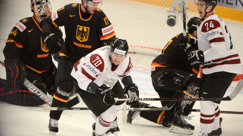 Miks Indrašis pēc vārtu guvuma pret Vāciju
Foto: Romāns Kokšarovs, Sporta Avīze, f64
