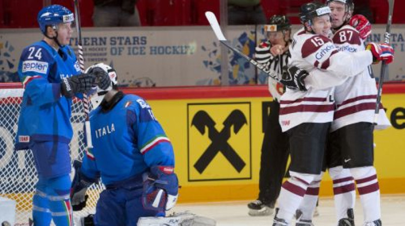 Ronalds Ķēniņš un Gints Meija pret Itālijas izlasi guva savus pirmos vārtus čempionātā
Foto: AFP/Scanpix