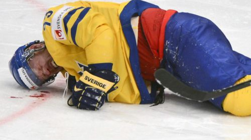 Krievi vakar cūcīgi izrīkojās pret Jūhanu Fransēnu
Foto: Reuters/Scanpix