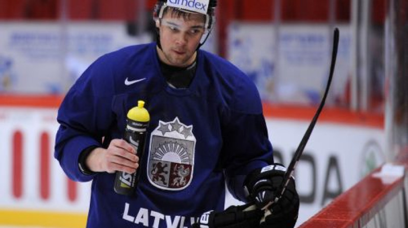 Kristaps Sotnieks zina - šodien jāspēlē daudz labāk nekā pret čehiem!
Foto: Romāns Kokšarovs, Sporta Avīze, F64