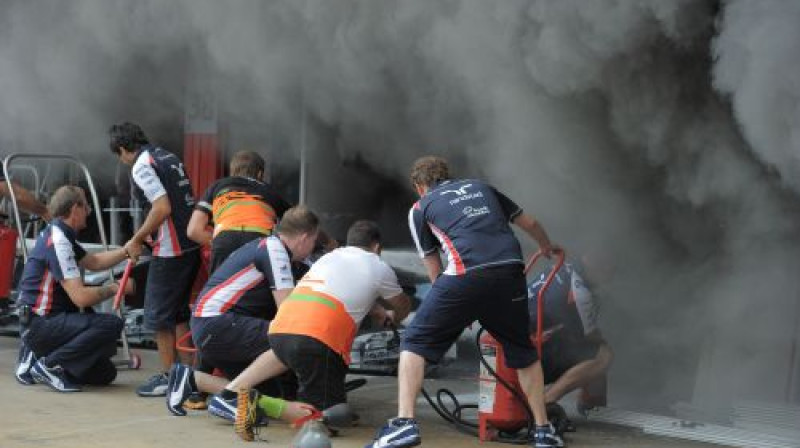 Ugunsgrēks "Williams" komandas boksos.
Foto: AFP/SCANPIX