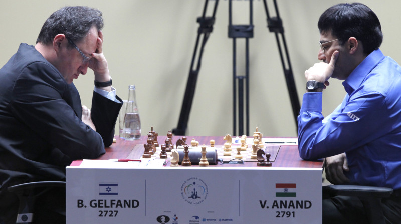 Boriss Gelfands un Višvanatans Anands
Foto: AP/Scanpix