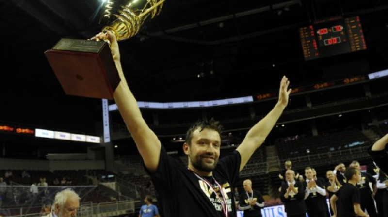 Kristaps Janičenoks pēc uzvaras 2012. gada LBL čempionātā
Foto: Romāns Kokšarovs, "Sporta Avīze", f64
