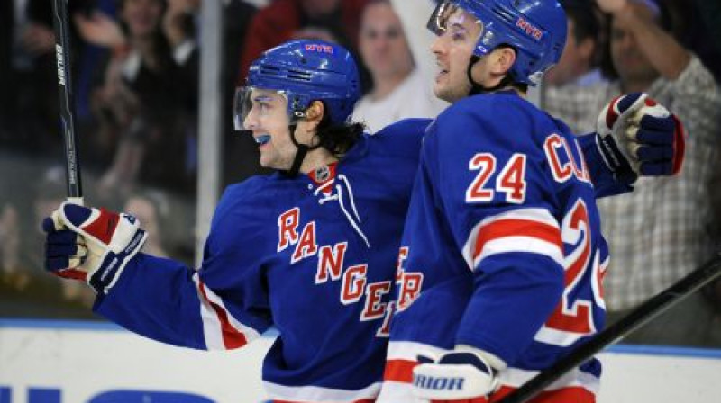 Matss Dzukarello Āsens (no kreisās) atzīmē savus vārtus
Foto: AP/Scanpix