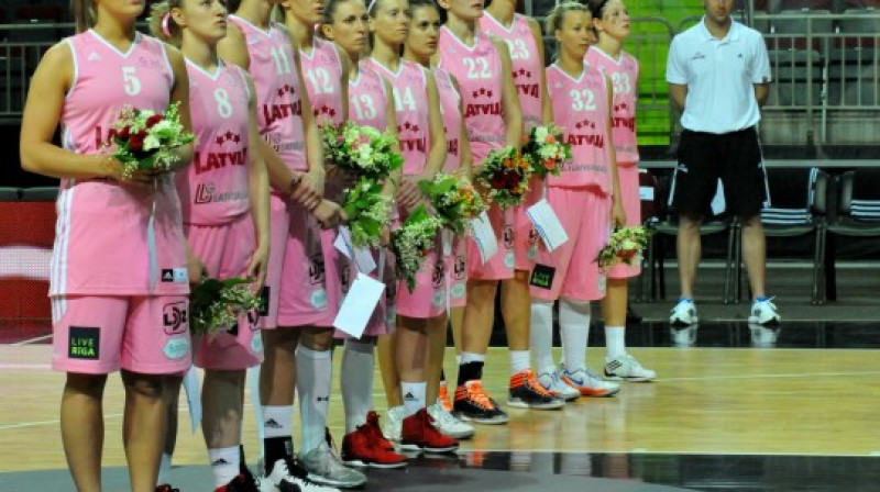 Latvijas sieviešu valstsvienība: pret Lietuvu zaudējums pašā galotnē.
Foto: Romualds Vambuts