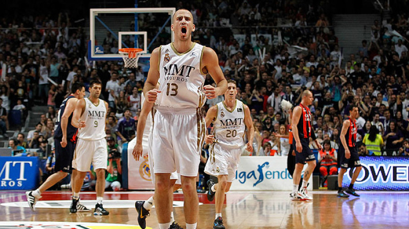 Serhio Rodrigess (priekšplānā) atzīmē gūto panākumu
Foto: acb.com