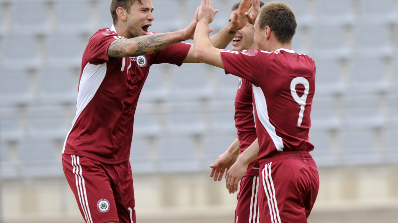 Baltijas kausa izcīņa jau ir pagātne. Arī uzbrucējam Edgaram Gauračam (no kreisās), kurš guva trīs vārtus, bet tagad ir jauna kluba meklējumos. Foto: Romāns Kokšarovs, "Sporta Avīze"