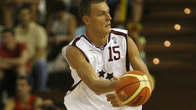 Andris Biedriņš: atgriešanās valstsvienībā pagaidām atlikta.
Foto: sportacentrs.com